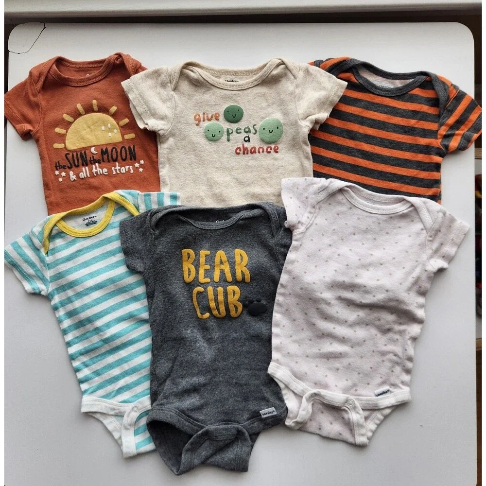 6 Gerber Assorted Short Sleeve Bodysuit Onesies, Cotton. 0-3 Month
